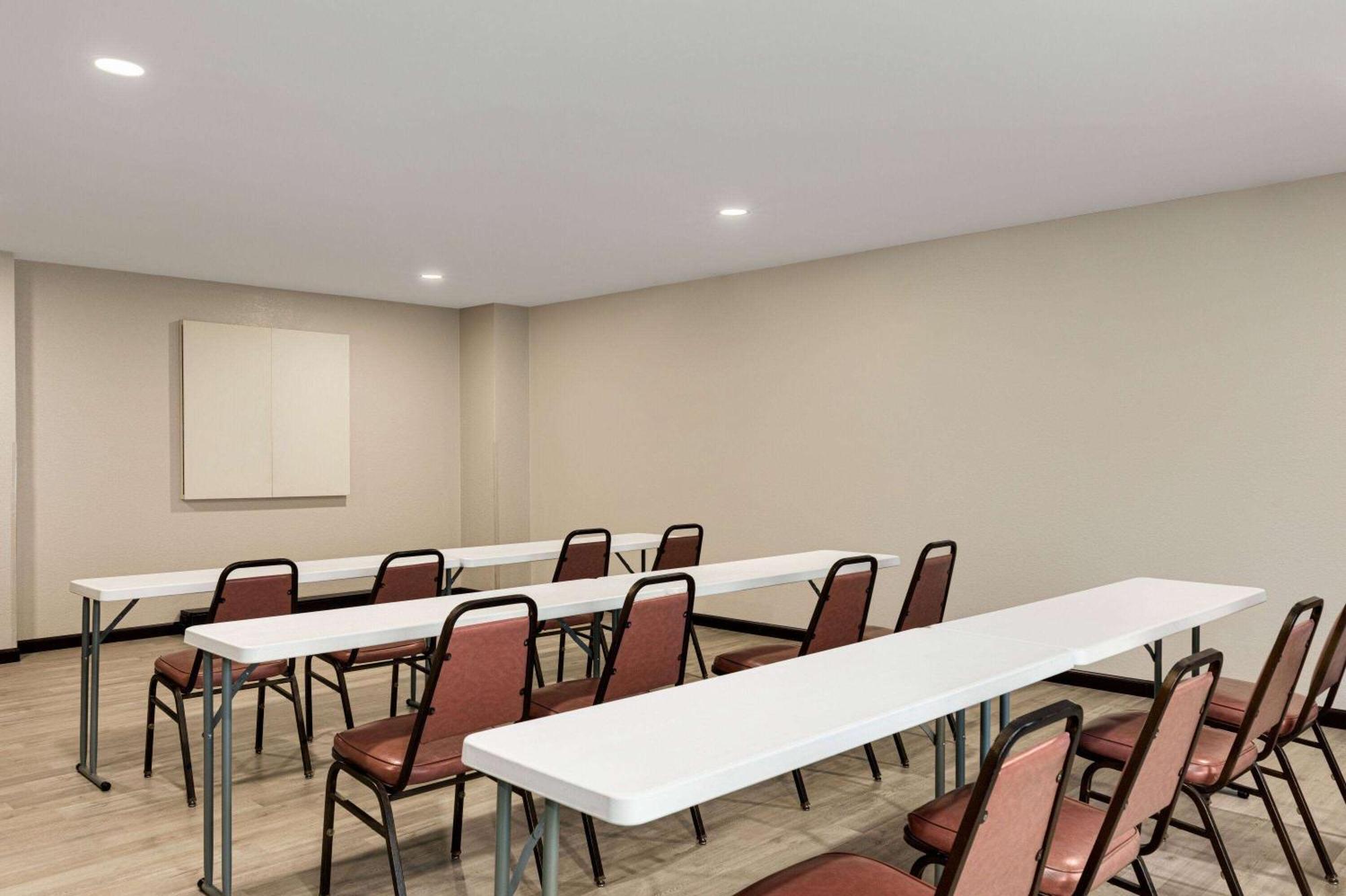 Days Inn By Wyndham Hillsboro Ngoại thất bức ảnh
