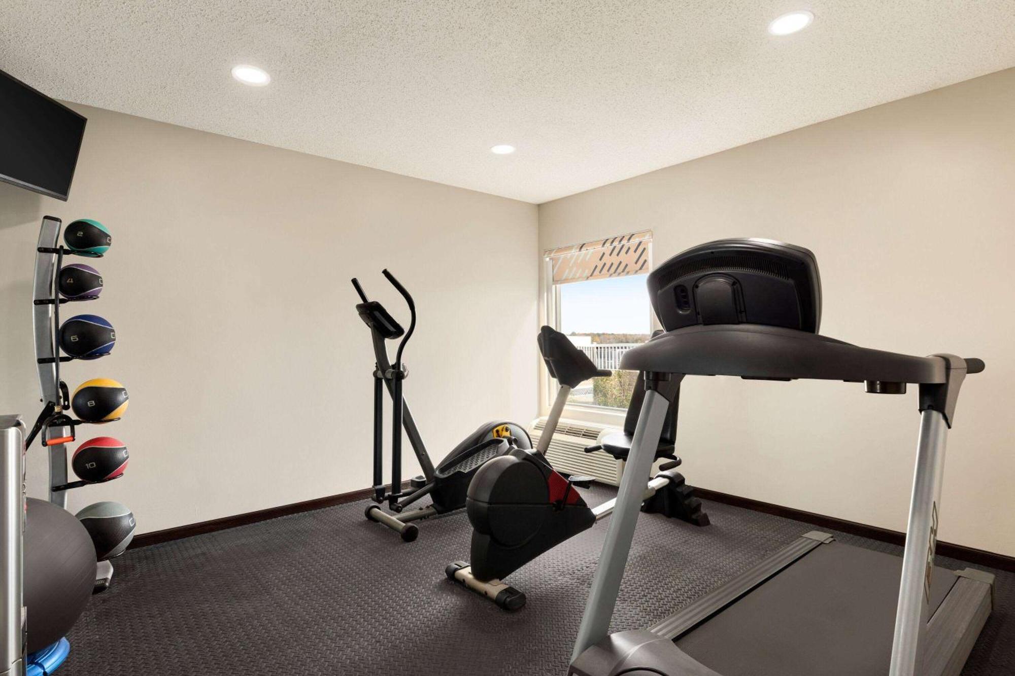 Days Inn By Wyndham Hillsboro Ngoại thất bức ảnh