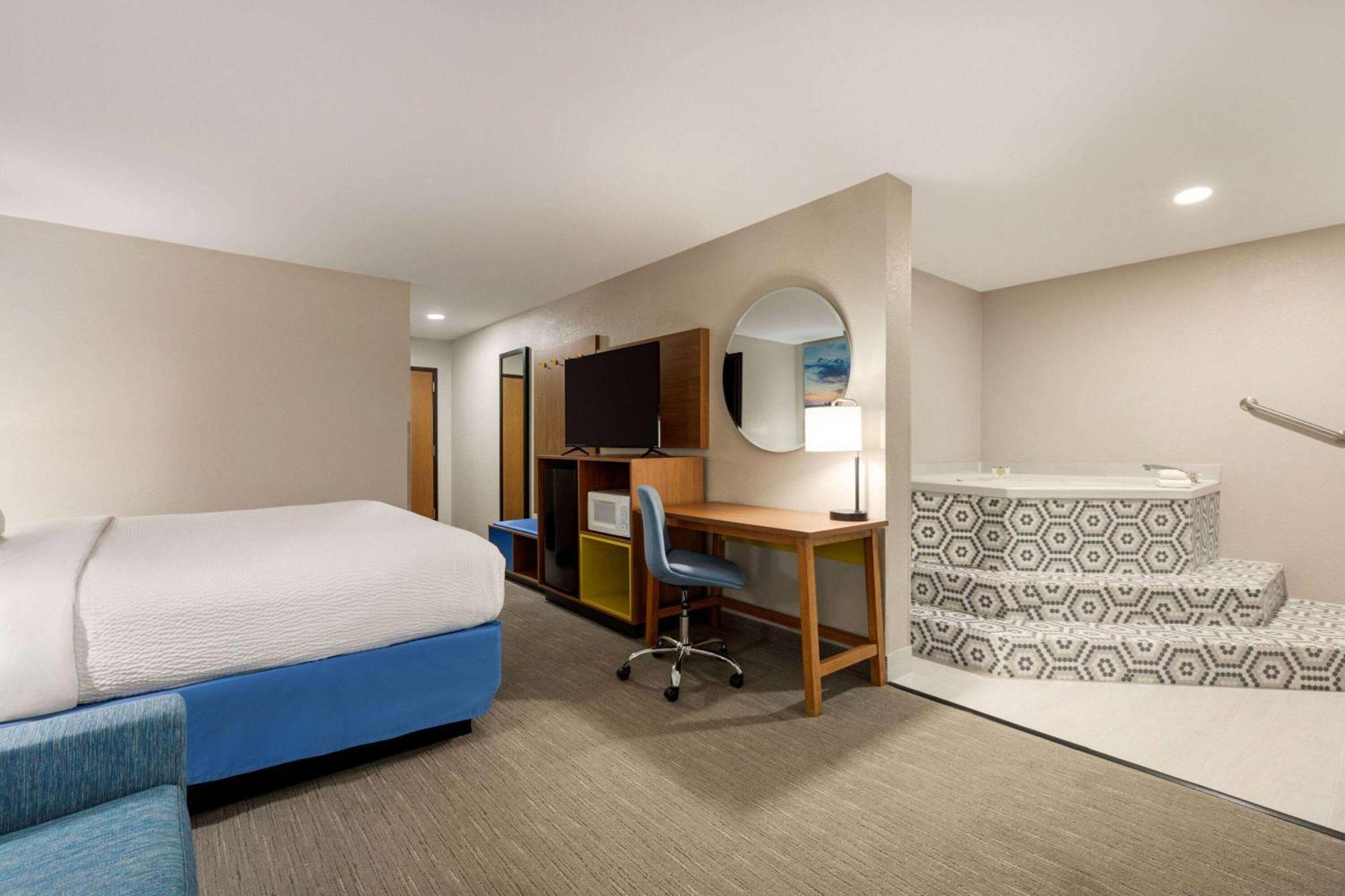 Days Inn By Wyndham Hillsboro Ngoại thất bức ảnh